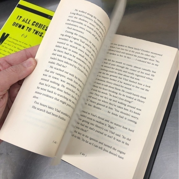 The Chronicles of Vladimir Tod: Twelfth Grade Kills by: Heather Brewer, Hardback - Picture 4 of 6